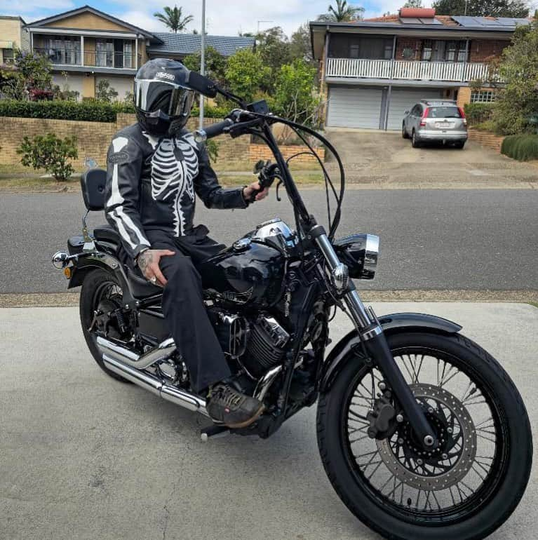 バンソンさんのインスタグラム写真 - (バンソンInstagram)「All the way from Australia. #badtothebone #vansonleathers   Our bone jackets are available on our website and In select stores. 🏍️」8月26日 23時16分 - vansonleathers