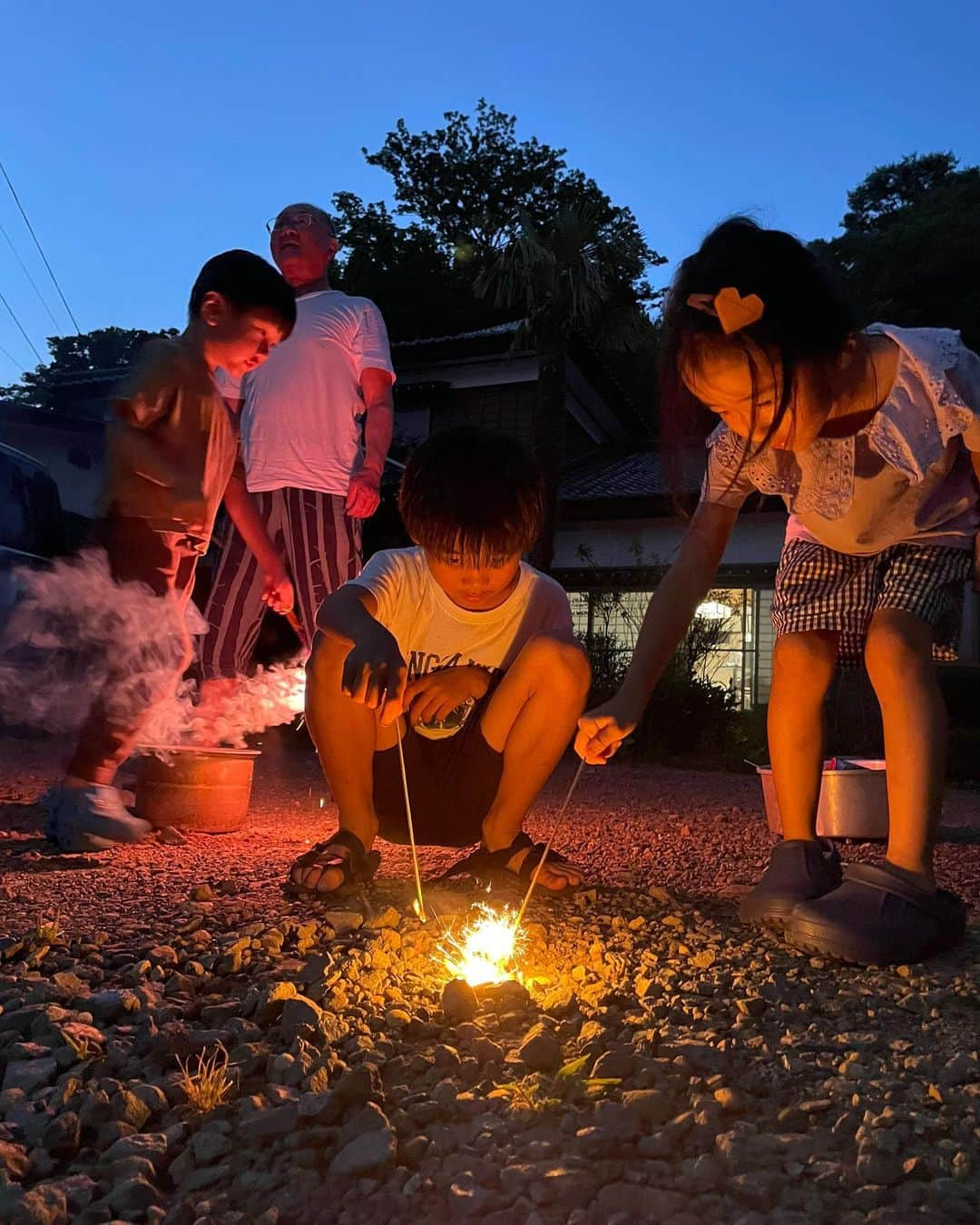 佐藤飛鳥さんのインスタグラム写真 - (佐藤飛鳥Instagram)「僕たちの夏休みを振り返らせておくれ！  都内ではなかなかできない花火も田舎でやり放題🙌  #やっほっほ夏休み　⑧」8月26日 23時22分 - s_asuka1278