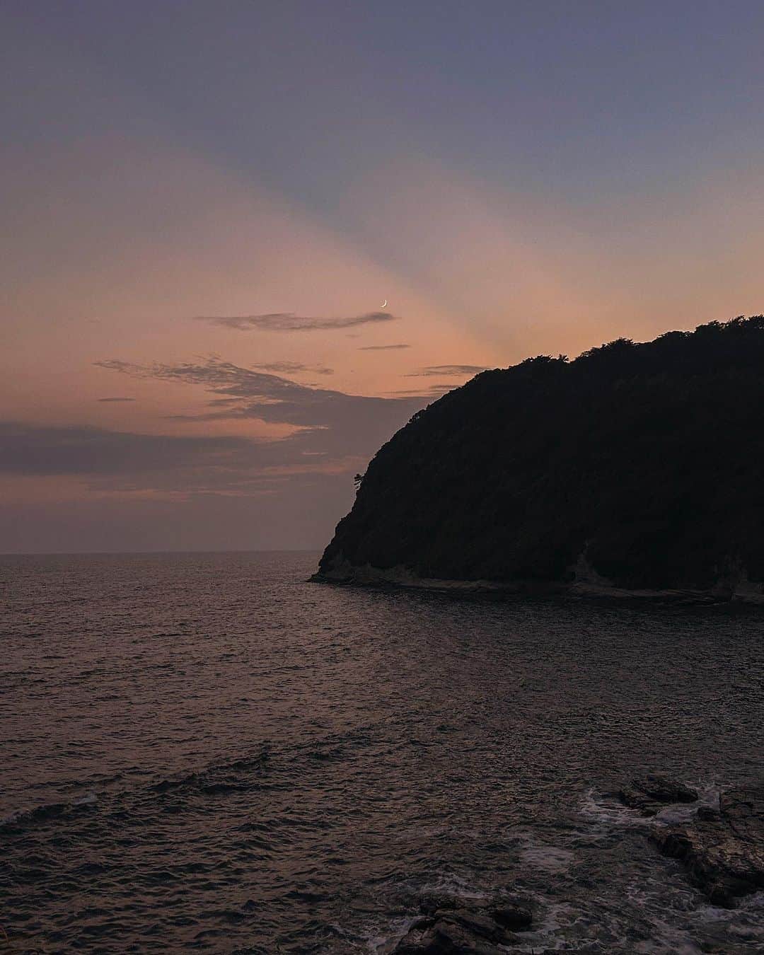 akikoさんのインスタグラム写真 - (akikoInstagram)「夕暮れの空の配色がとても好き。 ずっと眺めていたい  Photo by @naito_ching」8月26日 23時25分 - akikojazz