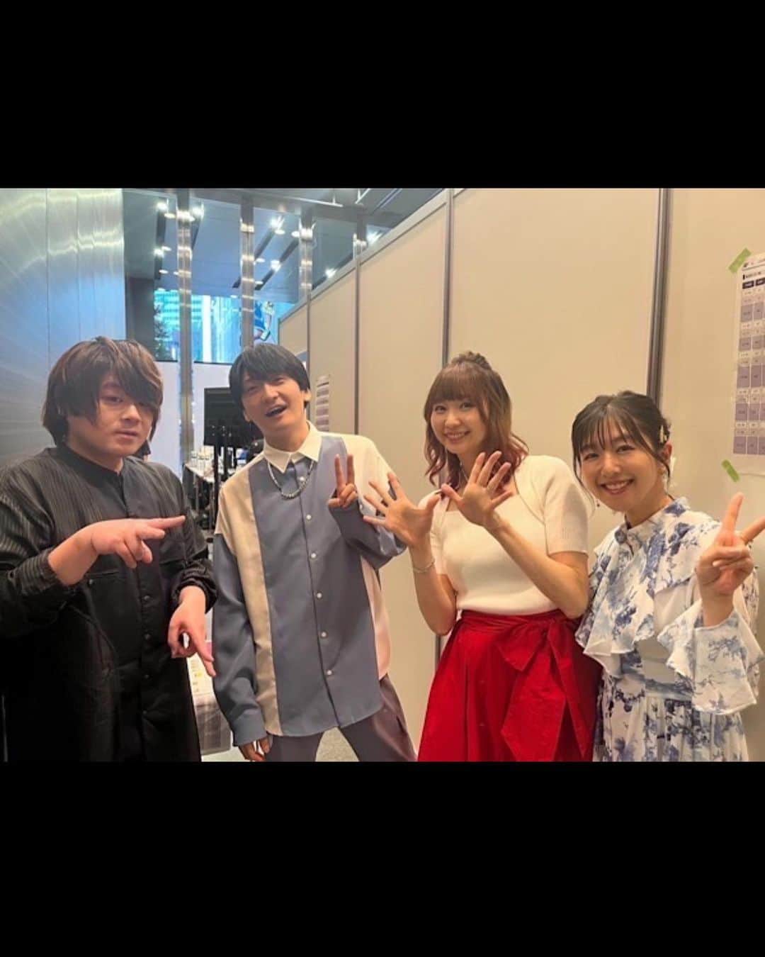 茅野愛衣のインスタグラム：「「ソードアート・オンライン ゲーム攻略会議2023」 ありがとうございました🙇‍♀️ 楽しい1日の終わり、ステージ裏でのお写真です！ はるちゃんとレモンサワーで打ち上げ中🍋おいしい〜（茅）」