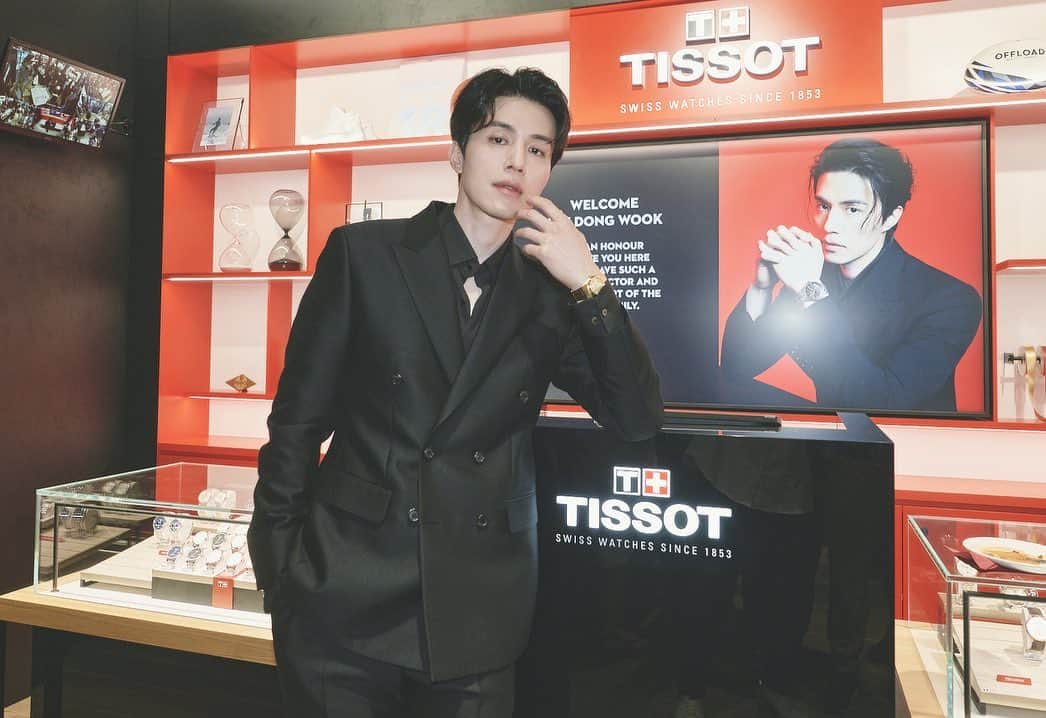 イ・ドンウクのインスタグラム：「@tissot_official #TISSOT #티쏘 #interlakentissot #boutique 🇨🇭⏱️」