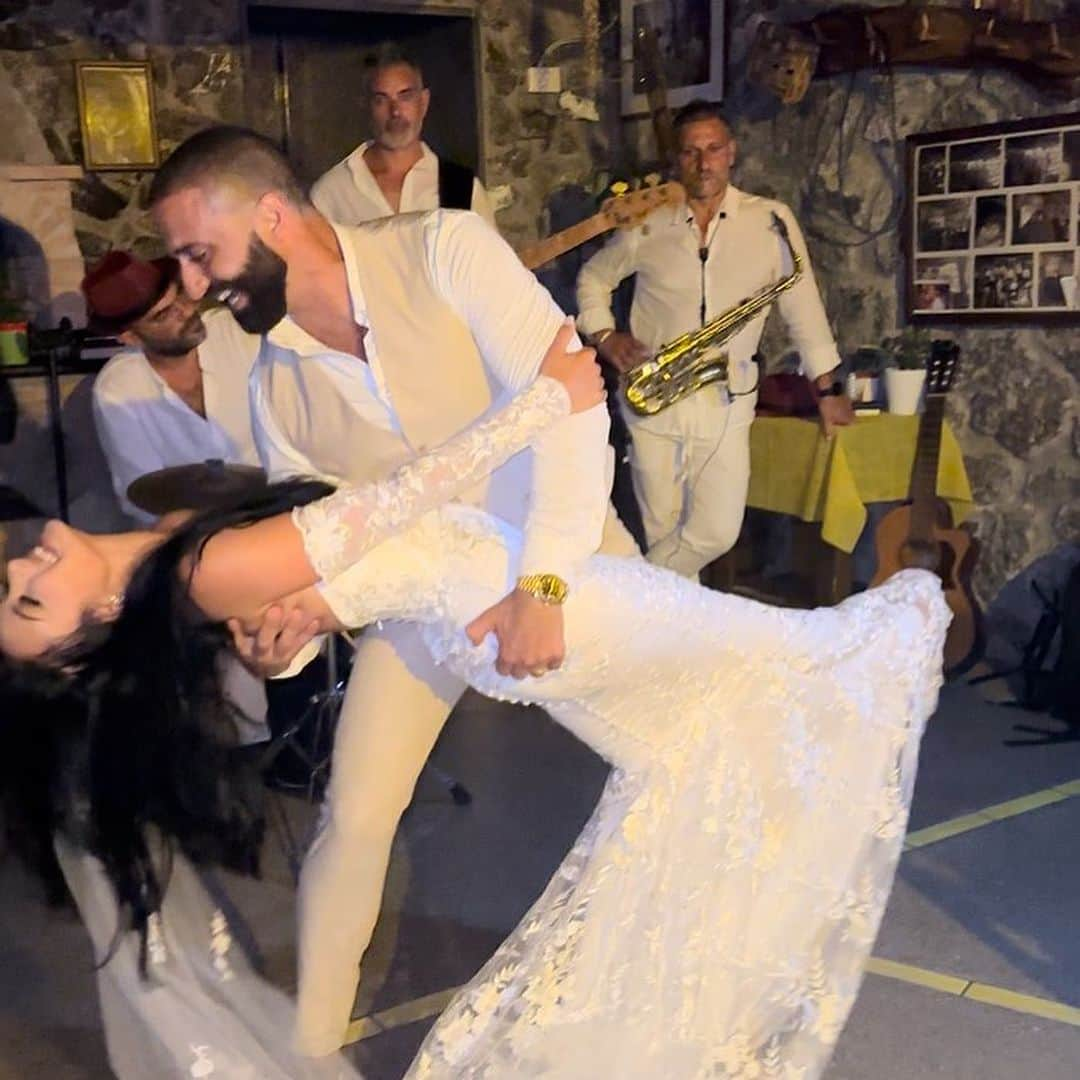 Carli Bybelさんのインスタグラム写真 - (Carli BybelInstagram)「Had the honor of standing by @monnymoves &  @vin_cenz0 side at the most beautiful wedding in #positano last week. I love you both more than words could ever express!! I wish you two a lifetime of all the love, fun & happiness you both deserve. Blessed to have you in my life & i can’t wait to see what your future holds🥹 Cheers to the two of you!!!! ❤️🇮🇹💋」8月26日 23時34分 - carlibel