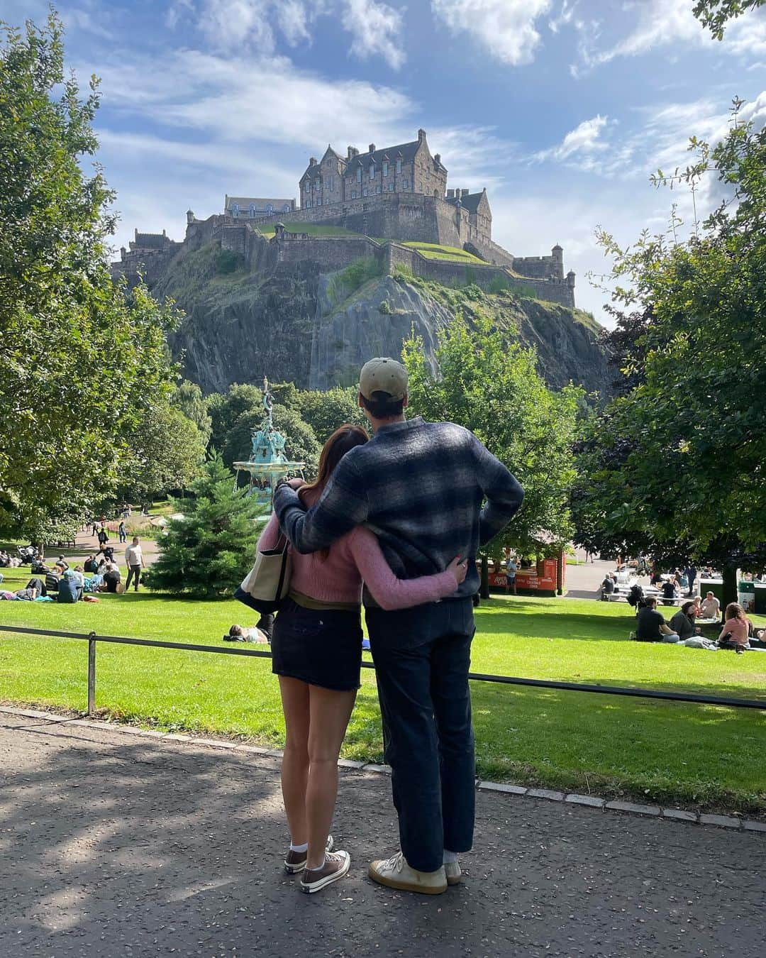 Arden Roseのインスタグラム：「Castle shopping in Edinburgh 🫶」