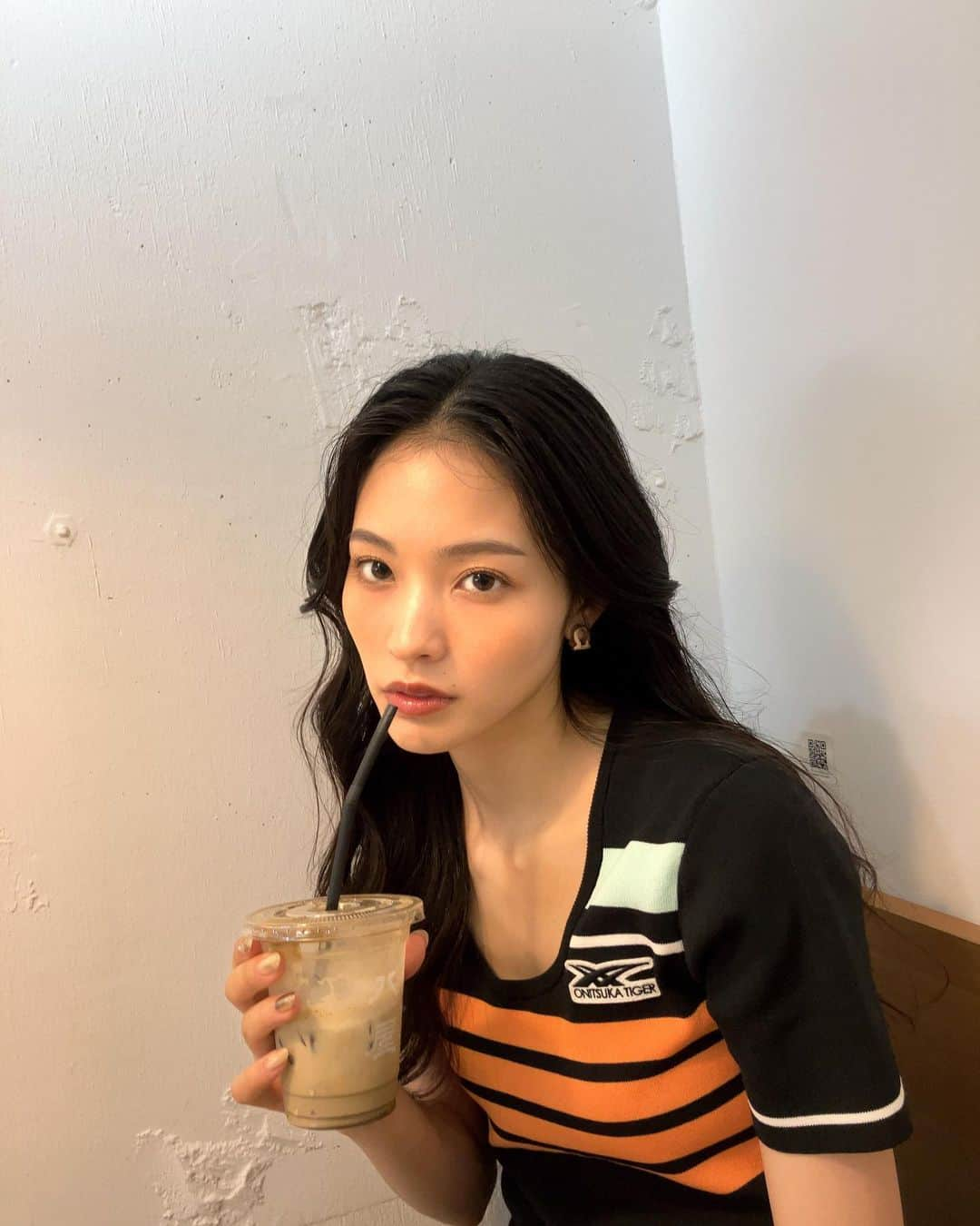 小林かれんのインスタグラム：「この間の📷暑すぎて2杯🥤🥤ここの炭酸冷茶が甘すぎずちょうど良くて美味しいんだっっ  #オニツカタイガー  #onitsukatiger  #八屋」