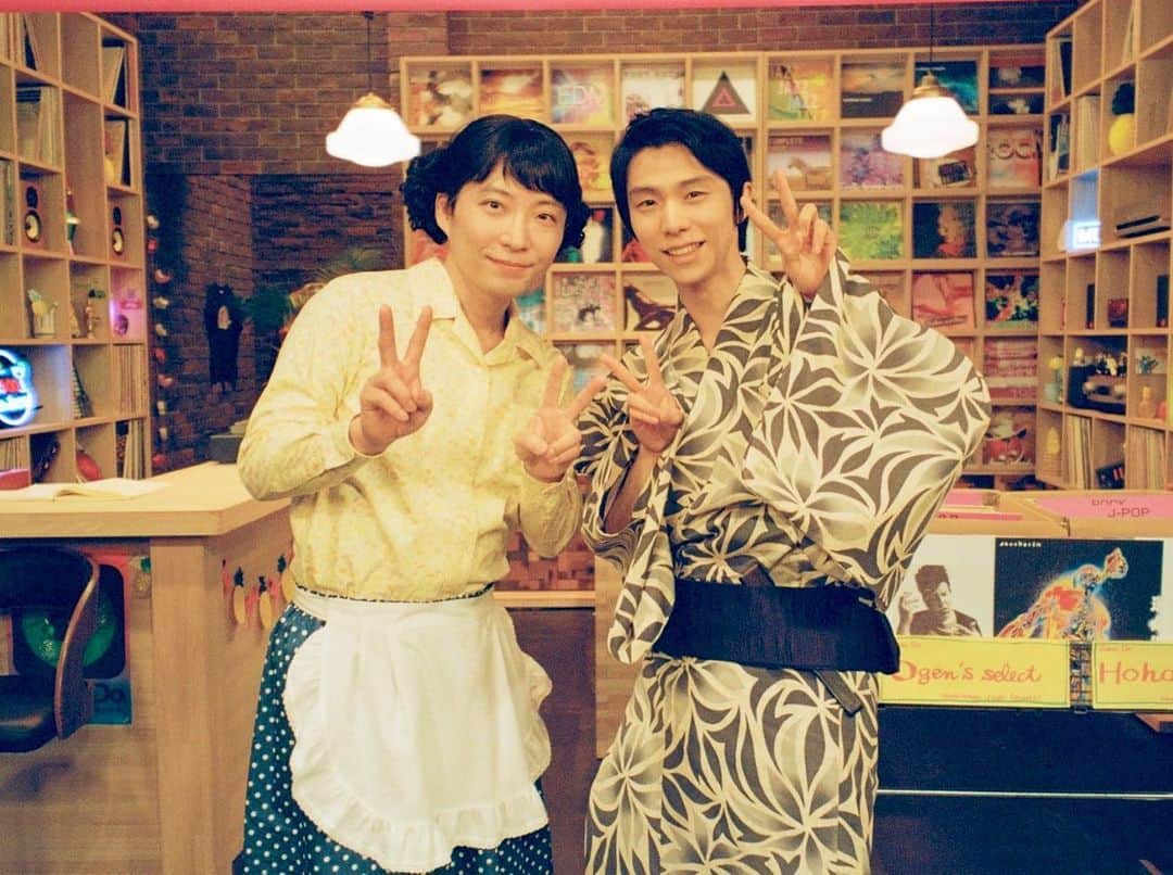 星野源のインスタグラム：「3ヶ月続いた『おげんさんのサブスク堂』最終回が放送されました。いかがでしたでしょうか。豊豊さんが「演劇は人生だからね」と言っていたように、「音楽は人生」だと思います。こうして音楽を作れることを、楽しめることに感謝しながら、これからも暗闇の不安と闘い、追い求めていきたいと思います。  次回はまだ決まっていませんが、NHKにお便りをいただければ、次回の実現の可能性は高まります。ご感想はここにでも、#サブスク堂 にでも、NHKに直接でも良いので、ぜひ書いてくださいね。 改めて所ジョージさん、有村架純さん、羽生結弦くん、そして何より相棒、松重豊さん。ありがとうございました。 それではまたいつか。おげんさんでした〜。  #サブスク堂 #おげんさん #羽生結弦 #松重豊 #ゆづ #星野源」