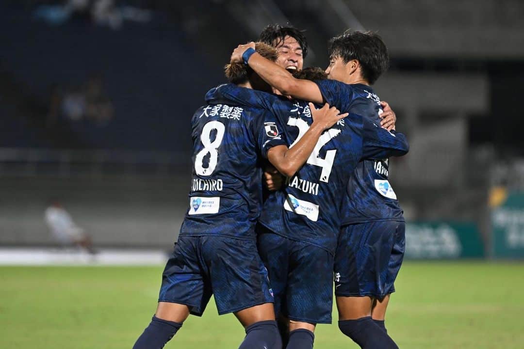 徳島ヴォルティスのインスタグラム：「明治安田生命J2リーグ第32節 #ツエーゲン金沢 0-1 #徳島ヴォルティス  #吉田達磨 監督と掴んだ初勝利。 そして今季初の連勝。 最後まで粘り強く1点を守り切り、チームにとって価値のある、大きな勝点3を掴み取りました。  現地に駆けつけてくれた皆さん、それぞれの場所で応援してくれた皆さん、選手にたくさんの力を与えてくれてありがとうございました。  次の試合も全員で戦いましょう。  #vortis #Ｊリーグ #football」