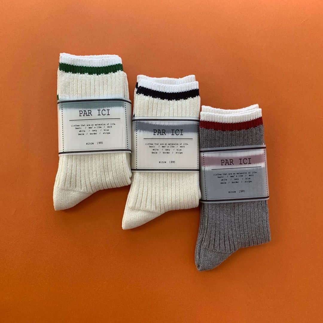 parici_officialのインスタグラム：「. 🧦🧦🧦  オリジナルのラインソックスができました〜！  どれも合わせやすい、でもそれぞれちょっと違った雰囲気で使える、そんな3色になりました。 ほどよい厚みで履き心地もバッチリです👌 ぜひともコンプリートしてください！  [PAR ICI] ・50-01-CU-002-23-2 ラインソックス ¥1,980  #parici #定番 #靴下 #ラインソックス #🧦」