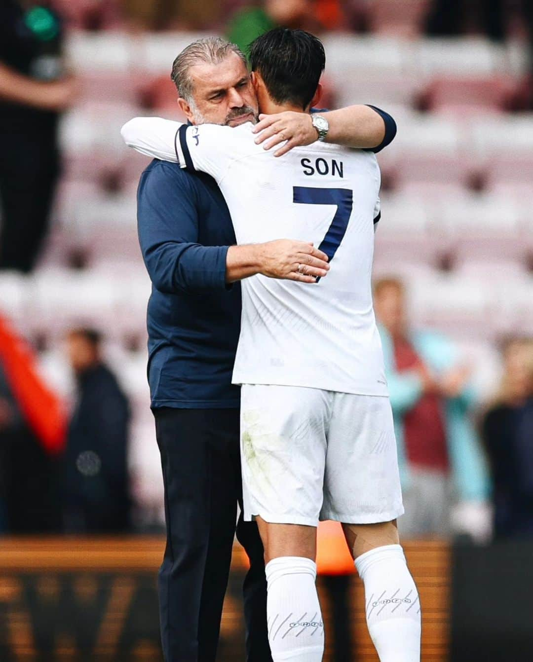 ソン・フンミンさんのインスタグラム写真 - (ソン・フンミンInstagram)「Feeling gooood!! Fun game, good performance from the boys and away support you were amazing. I hope you all have a nice bank holiday weekend 😁 @madders 🎯 #COYS」8月26日 23時41分 - hm_son7