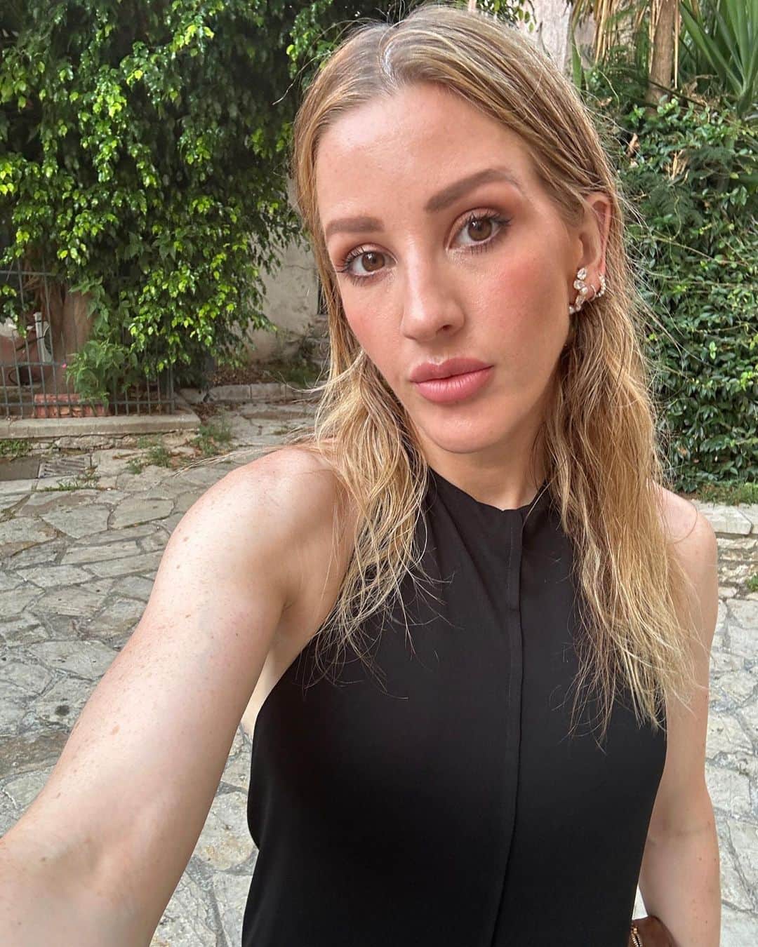 エリー・ゴールディングのインスタグラム：「Dump. I don’t know who needs to hear this but- keep going! Love you x」