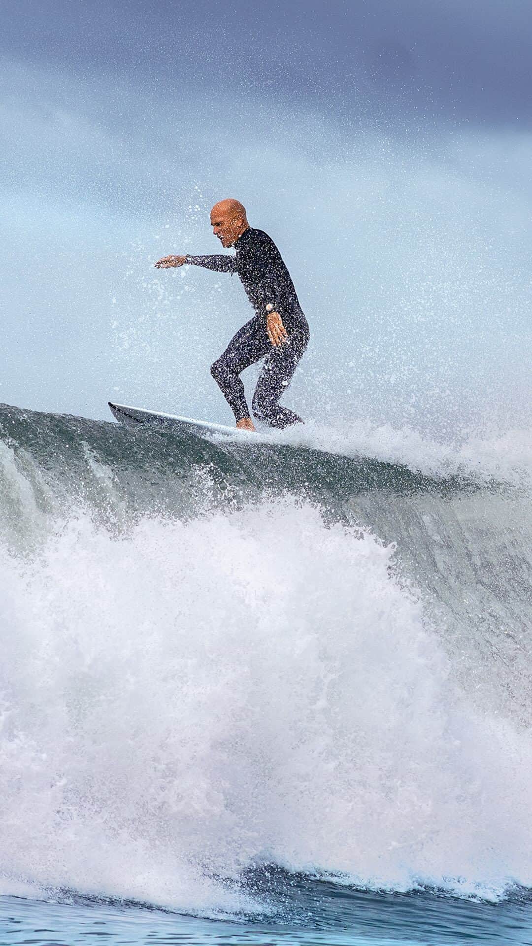 ケリー・スレーターのインスタグラム：「Surfing seemed like a mystical adventure back then—now it’s a dream come true.     ⠀ ⠀ ⠀ ⠀ ⠀ ⠀ ⠀   #breitling #squadonamission #superoceanheritage #chronograph #divingwatch #surfing」