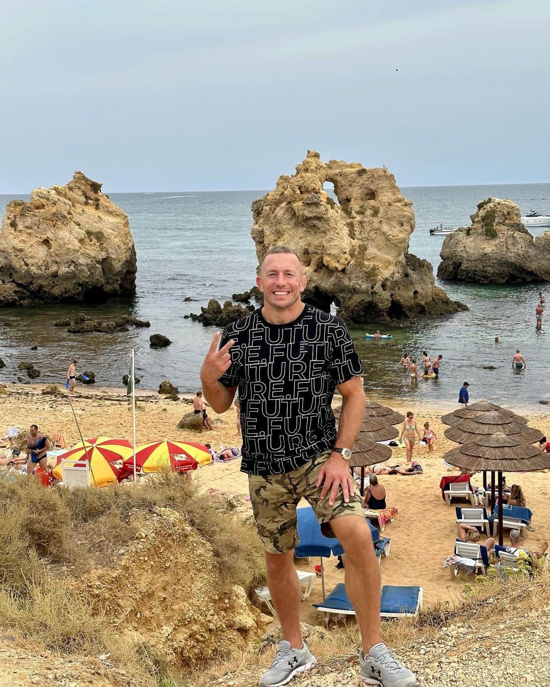 ジョルジュ・サンピエールのインスタグラム：「Gosto das belas praias do Algarve 🇵🇹」