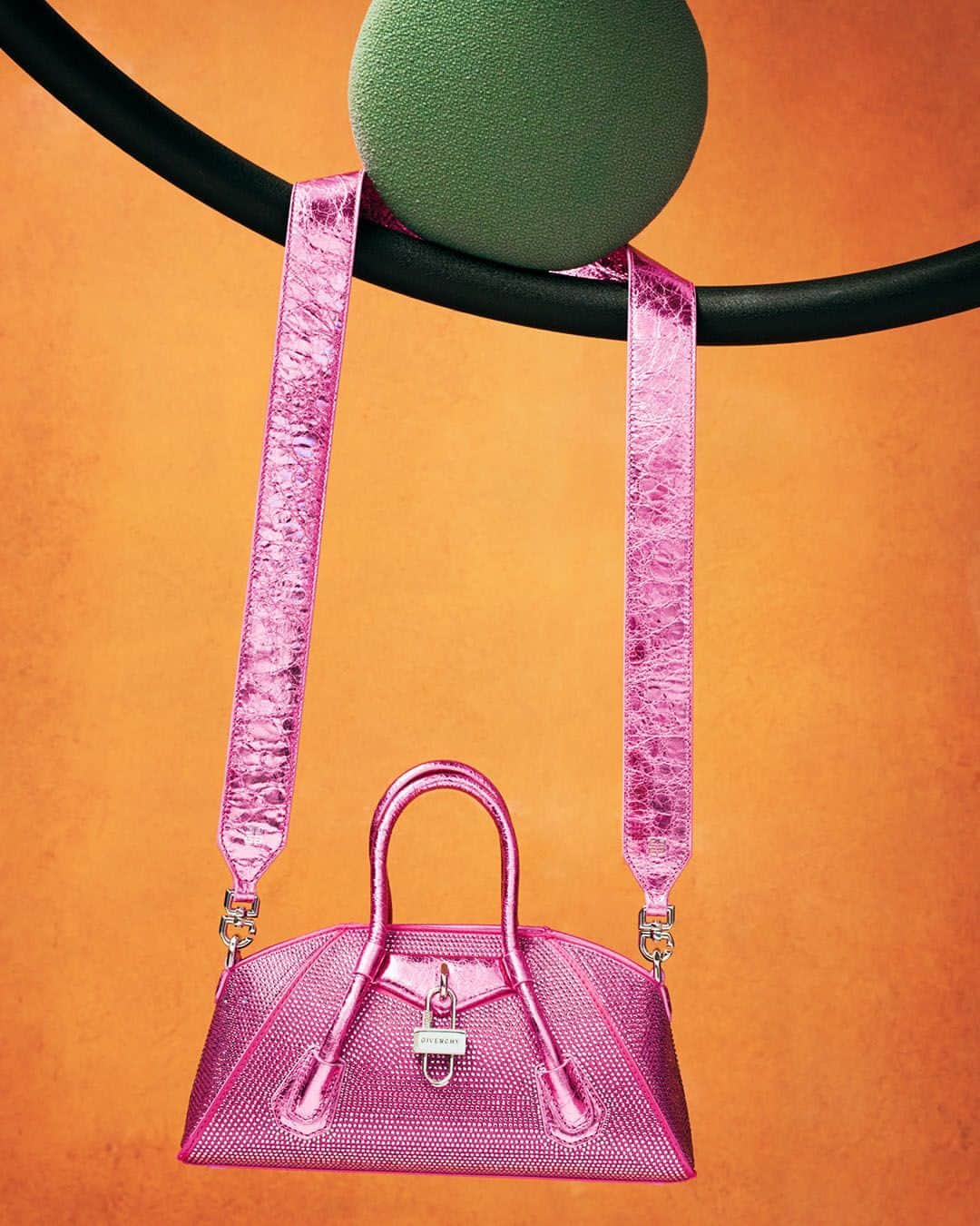 barneysnyofficialのインスタグラム：「A pop of pink to brighten up any day. @givenchy #BarneysAtSaks @saks」