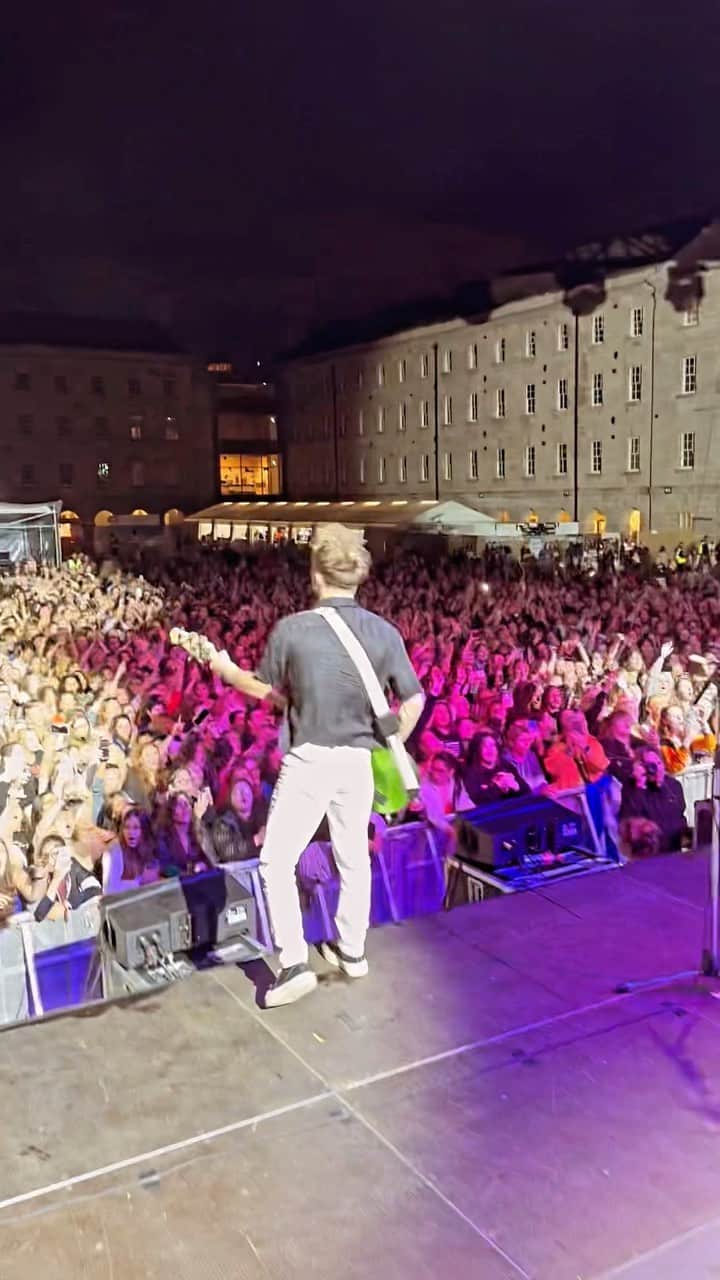 The Vampsのインスタグラム：「Collins barracks, Dublin that was lovely 🇮🇪 what a night! Thank you to everyone who has come along to a UK & Ireland show this summer, until next time ✌🏼 x」