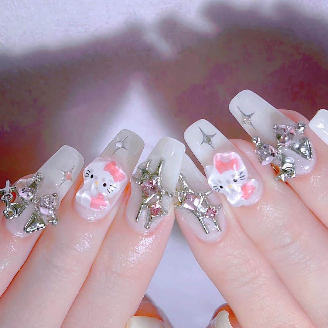 なかやまちえこさんのインスタグラム写真 - (なかやまちえこInstagram)「平成かわいい♡⠀ ⠀ @renkoseki ちゃん⠀ パーツはお持ち込みです♡ギャルかわいい♡♡♡⠀ ⠀ #nail #nails #nailart #ネイル #美甲 #ネイルアート  #japanesenailart #manucure #japanesenails #manicurist #gelnails #أظافر #네일아트 #미용  #เพ้นท์เล็บ #artedeuñas #เพ้นท์เล็บเจล #ジェルネイルデザイン #ネイルデザイン #nagelkunst #y2kfashion #ギャルネイル #平成ギャル @pregel.jp シアーホワイト」8月27日 0時15分 - chiekonakayama