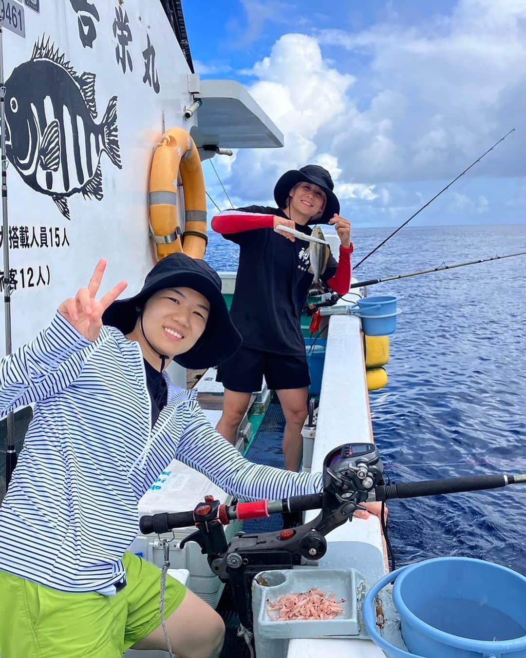 渡辺華奈さんのインスタグラム写真 - (渡辺華奈Instagram)「. 人生初海釣り🎣 楽しい〜！！！！ . . #夏休み #神津島 #柔道教室 #船釣 #吉栄丸 #柔道 #海 #mma #MMAfighter #筋肉女子」8月27日 0時28分 - kana_0821