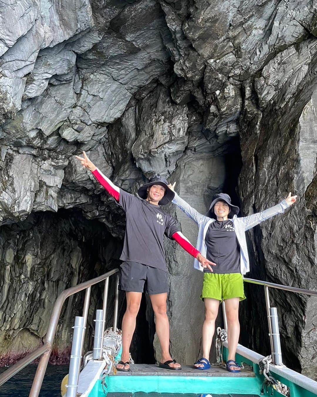 渡辺華奈さんのインスタグラム写真 - (渡辺華奈Instagram)「. 人生初海釣り🎣 楽しい〜！！！！ . . #夏休み #神津島 #柔道教室 #船釣 #吉栄丸 #柔道 #海 #mma #MMAfighter #筋肉女子」8月27日 0時28分 - kana_0821