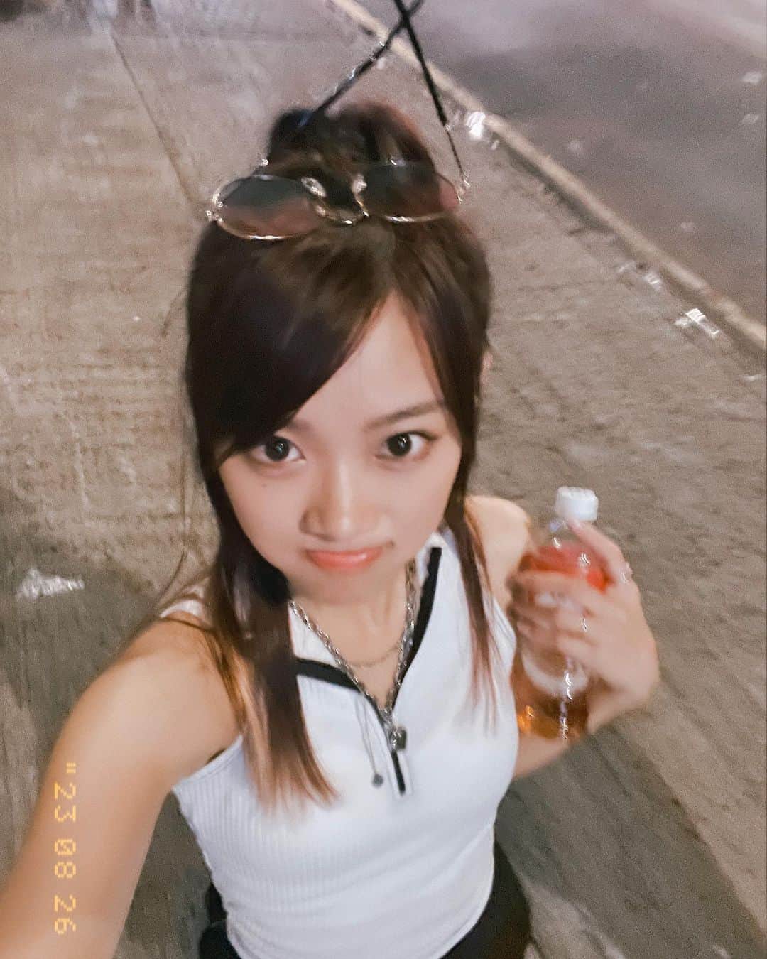 小白BaKaShiroのインスタグラム：「2023最新潮流指標✨反戴眼鏡」