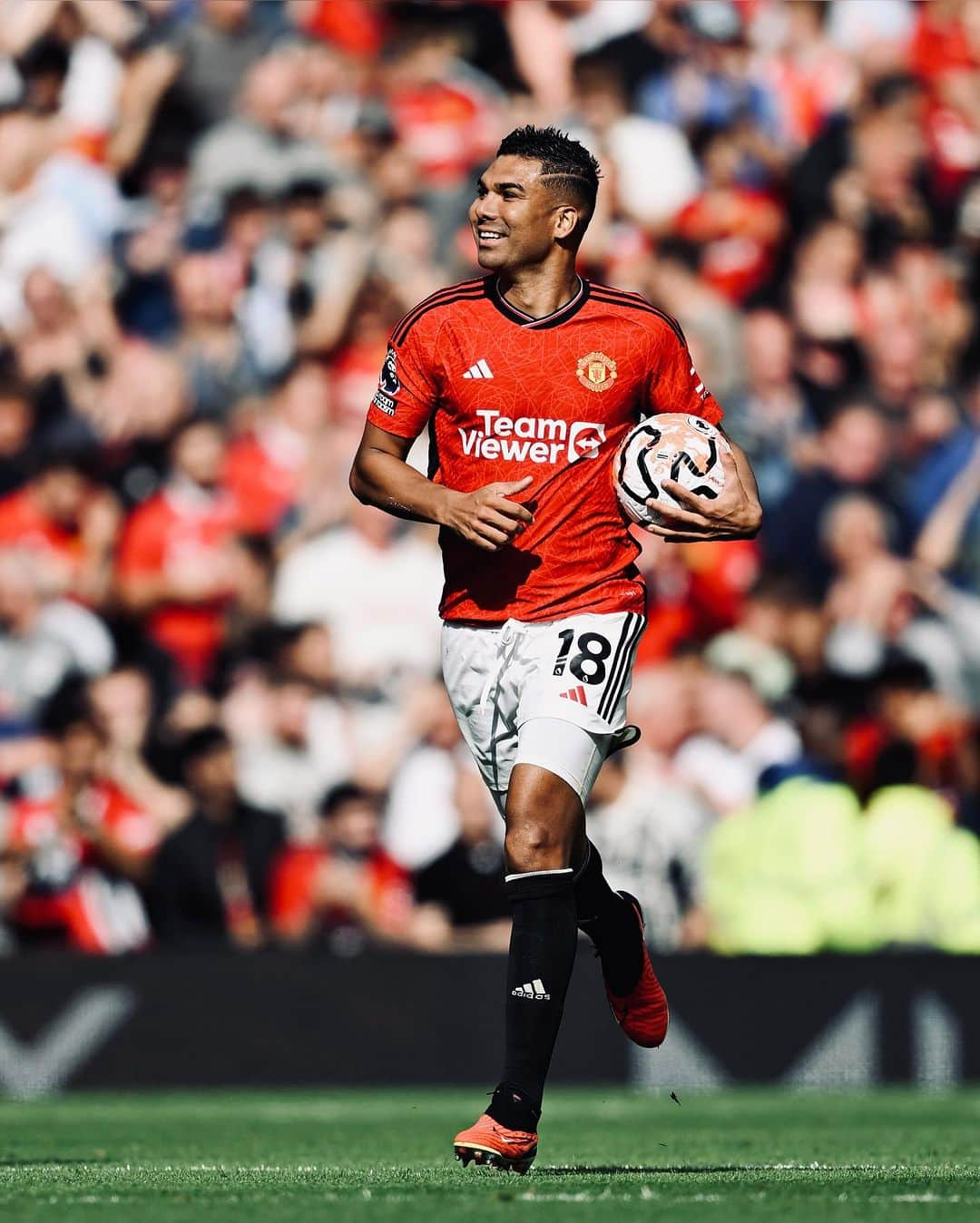 カゼミーロのインスタグラム：「@Casemiro with the leveller! ❤️‍🔥  #MUFC #ManUtd #Casemiro #OldTrafford #PremierLeague」