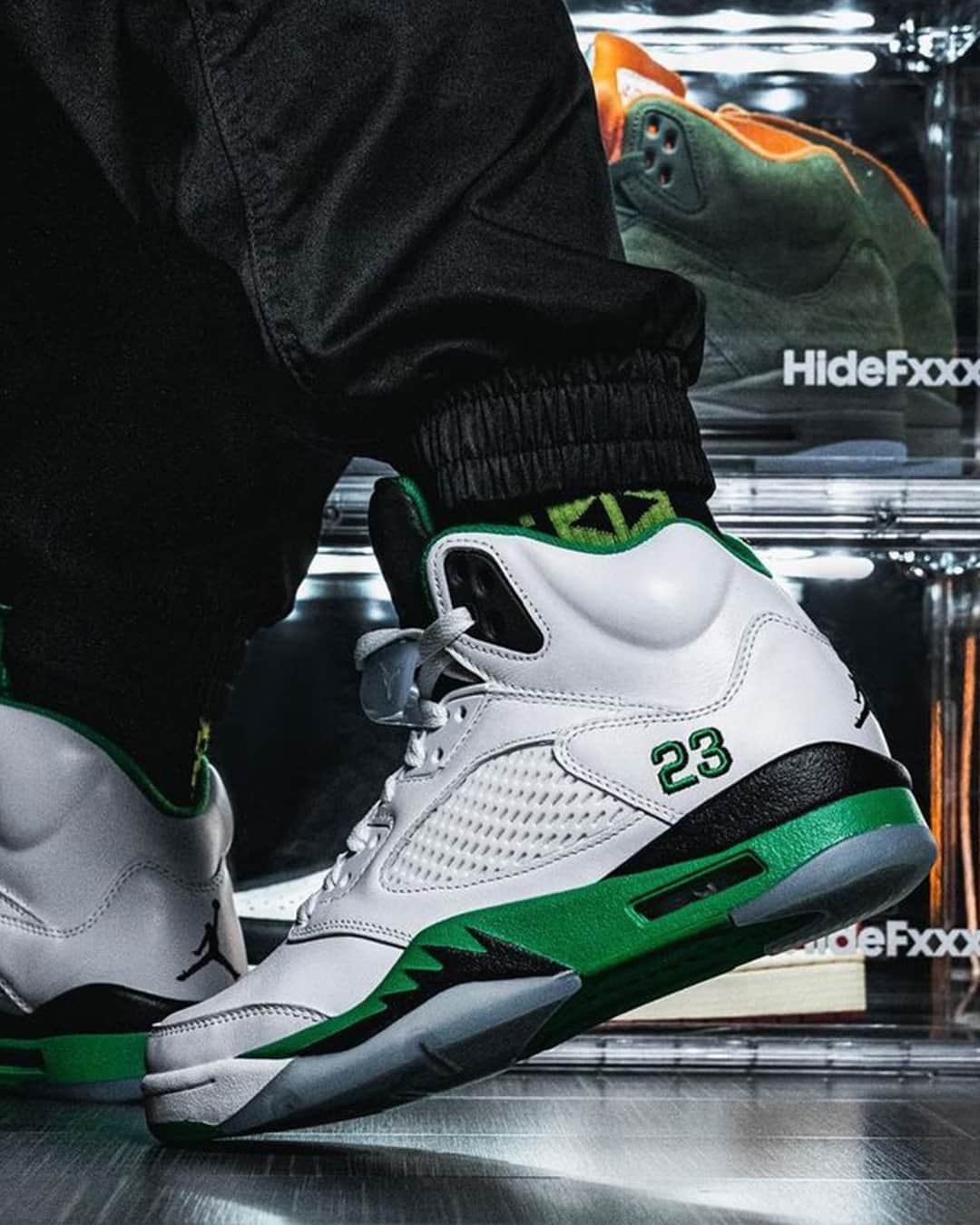 Sneaker News x Jordans Dailyさんのインスタグラム写真 - (Sneaker News x Jordans DailyInstagram)「FIRST LOOK: Air Jordan 5 "Lucky Green" 🍀⁠ Releasing Feb. 28th, 2024 -- 🔥 or 🗑️!?⁠ ⁠ LINK IN BIO for more info + photos 📝」8月27日 0時36分 - jordansdaily