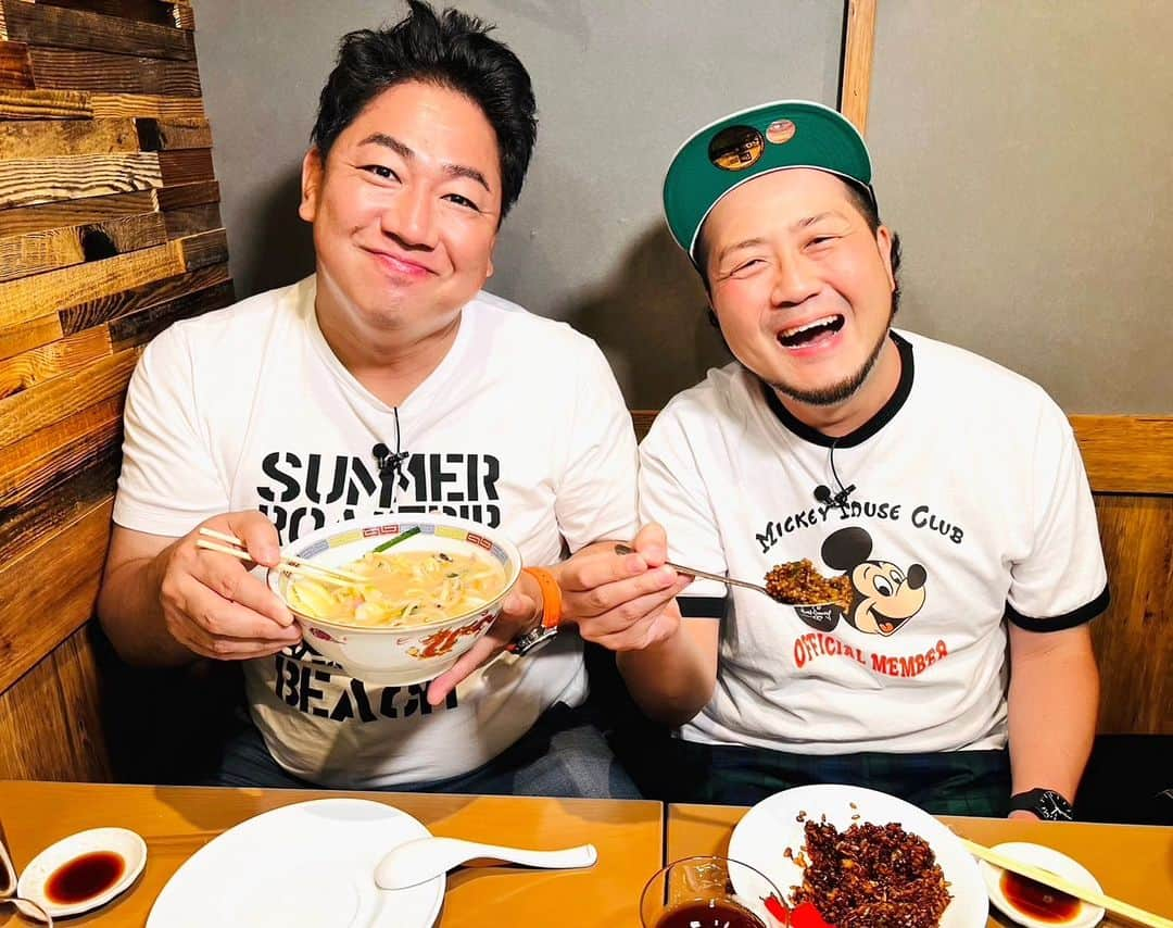 青木淳也さんのインスタグラム写真 - (青木淳也Instagram)「． 🍜ニューオープン続々登場🧁 今夜のテレＱ『ばりすき！』は ニューオープン店が続々登場します！ ✰ 絶品ラーメンに真っ黒な炒飯！ そして絶品焼き菓子が登場！ バリうマン🦸‍♂でしたー！ 詳しくはオンエアをお楽しみにー！ ✰ テレＱ『ばりすき！』 毎週土曜日25:00〜オンエア！ ご覧ください！ ✰ #ブルーリバー #ばりすき #テレＱ #TVQ #ロケ #博多 #hakata #福岡 #fukuoka #写真 #picture #photo #バラエティ #情報 #グルメ #福岡グルメ #ふれあい #絶品 #バリうま #ランチ #ファッション #お笑い #お笑い芸人 #ラーメン #焼飯 #炒飯 #焼き菓子 #ニューオープン #感謝」8月27日 0時36分 - blueriveraoki