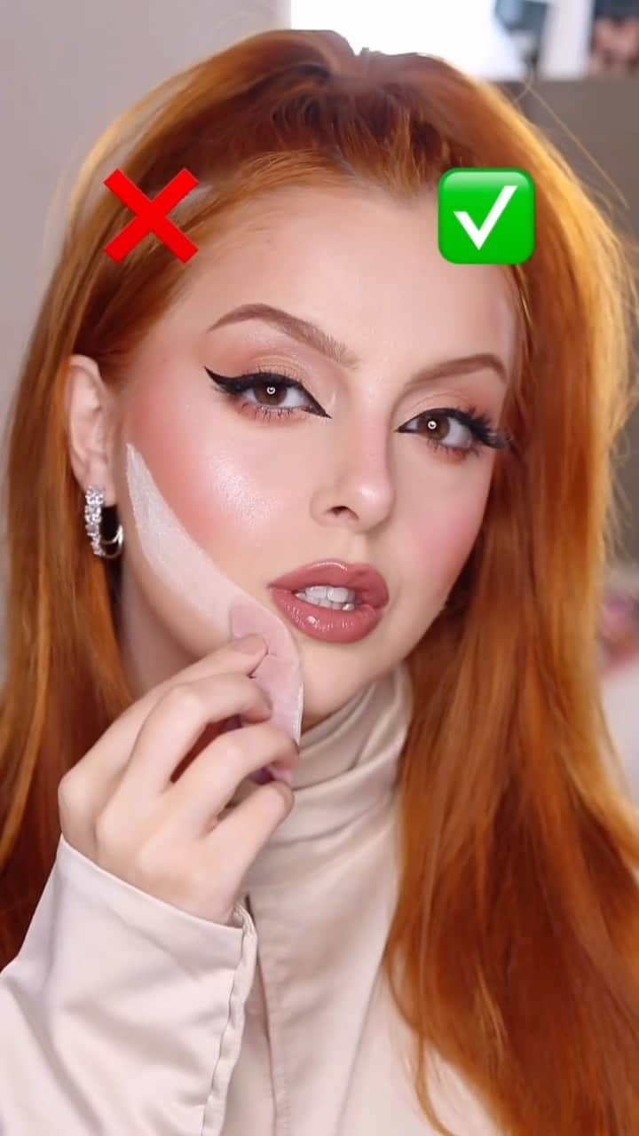 Huda Kattanのインスタグラム：「Ready to bake like a pro? 🍰👩‍🍳  Pick up your Easy Bake Setting Powder & dive into @julianamotta’s expert tips for a WOW finish! ✨🎉 #hudabeauty」