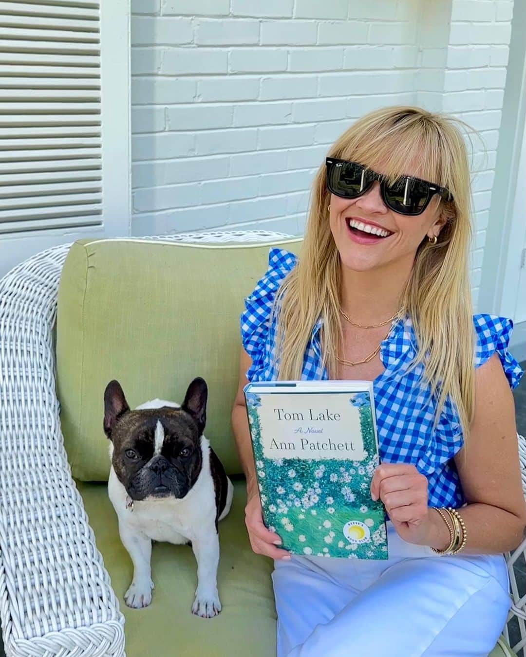 リース・ウィザースプーンのインスタグラム：「Happy #NationalDogDay! With #ReesesBarkClub... anything is paw-sible. 🐶🐾 ✨  📸: @alfreads_books  @shereadsonthebeach  @pugsnpages  @readingwithreesey  @paws.and.read  @books_wine_and_sunshine  @charliebrounandliv  @readbyraines  @gissellereads」