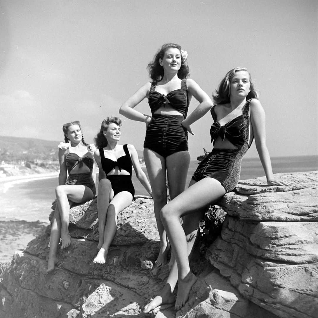 lifeさんのインスタグラム写真 - (lifeInstagram)「We are clinging onto summer with California swimsuit fashions from 1945! ☀️  (📷 Walter Sanders/LIFE Picture Collection)   #LIFEMagazine #LIFEArchive #WalterSanders #California #Swimsuit #Fashion #Style #1940s #Beach」8月27日 0時30分 - life