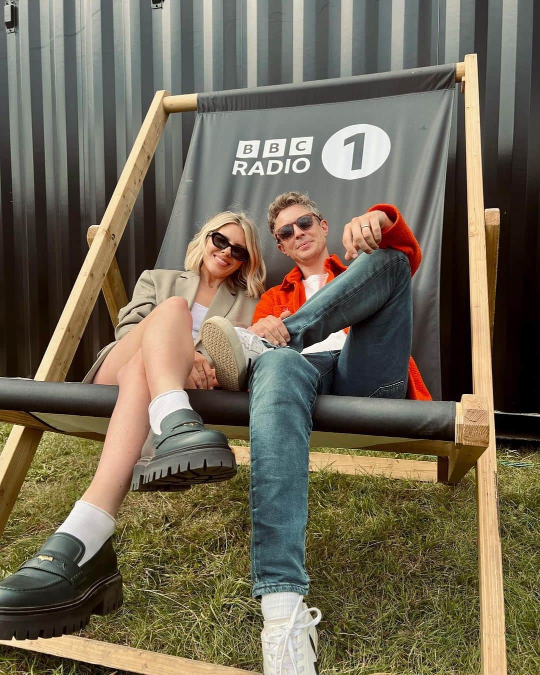 Mollie Kingのインスタグラム：「Reading festival! Let’s go @bbcradio1」