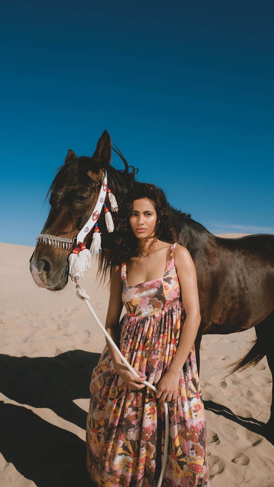 マヌーシュのインスタグラム：「Meanwhile in the desert…✨ @nissiabenghazi wears our Sun sequins dress. 👉 Last chance to buy!  Enjoy additional 20% off on sale with the code EXTRA20 🤩」