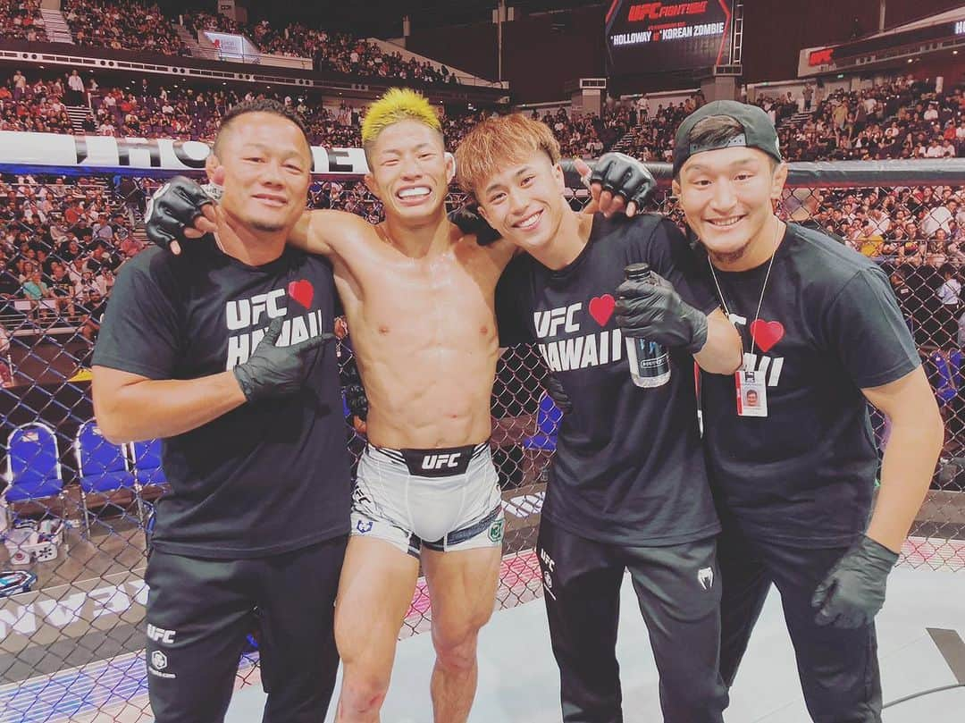 高谷裕之のインスタグラム：「UFCデビュー戦は危なげなく判定勝ち🔥🔥🔥🔥🔥 良かった😆 #ufc #中村倫也 #シンガポール」