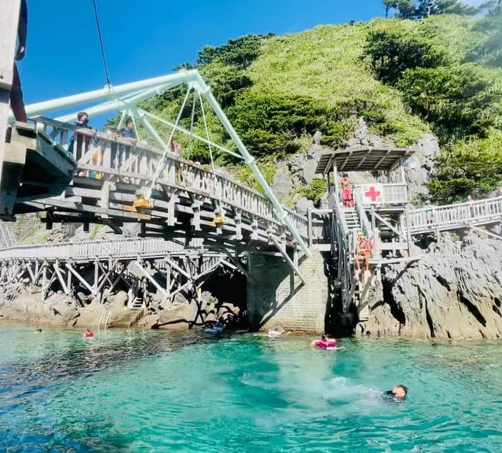 渡辺華奈のインスタグラム：「. 海＆山遊び＆星空編⛰️🌊 たのしかったぁぁぁ！！！ 飛び込み最高〜🥰 .  #夏休み #神津島 #赤崎遊歩道　 #飛び込み　 #シュノーケリング #山 #秩父山 #展望台 #星空 #柔道教室 #柔道 #海 #mma #MMAfighter #筋肉女子」