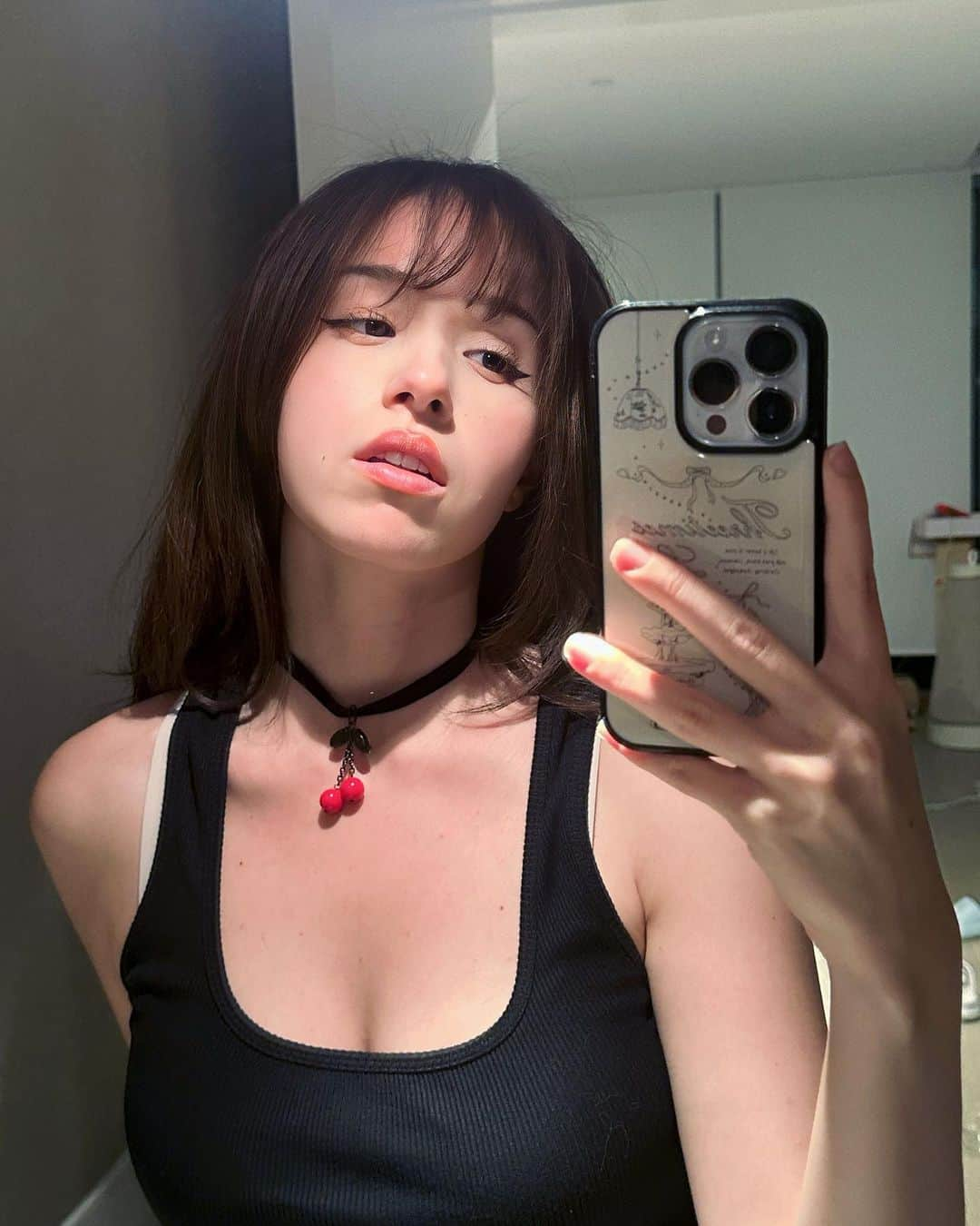 Pokimaneさんのインスタグラム写真 - (PokimaneInstagram)「committed to the bangs :)」8月27日 0時47分 - pokimanelol