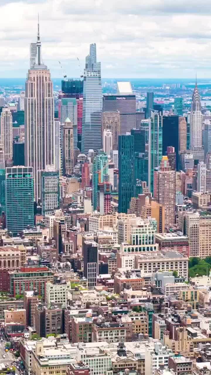 Empire State Buildingのインスタグラム：「Lucky to be a part of this place.    📷: @flynyc_」