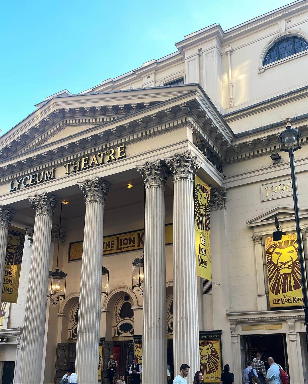 Eva Cheung☆さんのインスタグラム写真 - (Eva Cheung☆Instagram)「Simba 💛 Hakuna Matata   著住辛巴去睇辛巴 💛   #thelionkingmusical #london #simba #myfavorite」8月27日 1時08分 - eva_pinkland