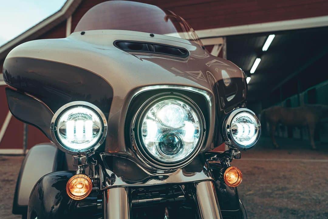 Harley-Davidsonさんのインスタグラム写真 - (Harley-DavidsonInstagram)「Touring power and long-haul comfort on three wheels.​  ​Get a closer look at the 2023 Tri Glide Ultra at link in bio. ​ #HarleyDavidson #TriGlideUltra #Trike」8月27日 1時19分 - harleydavidson