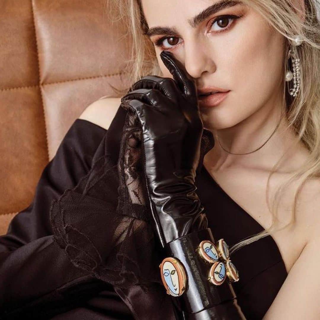 のインスタグラム：「@ericksonbeamon earrings and bracelets MOB Journal ISSUE 14💫 @mobjournal  Photographers  Sezen June Sinan @sezen.june  Leo You @leo.shoots  Fashion Stylist | Beyza Coban @beyyzacobann  Editor | Senem Kobya  Hair Stylist | Chika Yokoyama @chika4580.hair  Make up Artist | Jason Alex @jasonalexyapching  Retoucher | Jimena Kley @jimenakley.retouch    Huge thanks to the dream team🔥🌹🔥」
