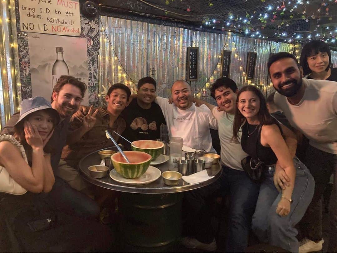 のインスタグラム：「ニューヨークの若者たちと。 Z世代はわからん、やばい と仕切りに言ってました。 日本もアメリカも同じ😢」