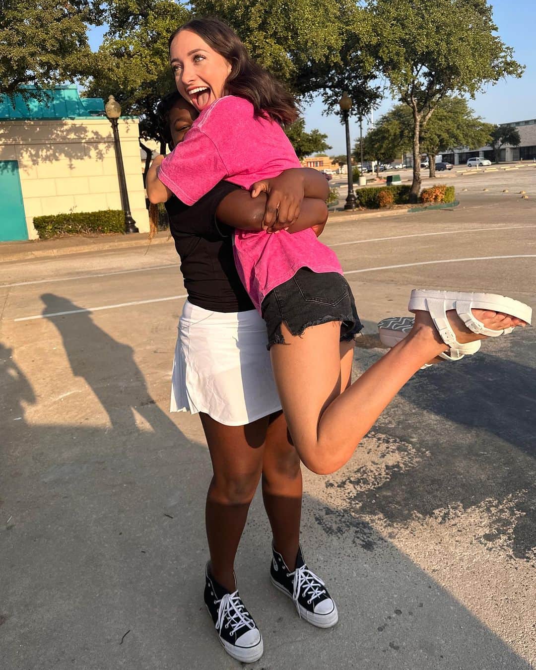 Brooklyn and Baileyのインスタグラム：「Sweetest little sister there ever was」