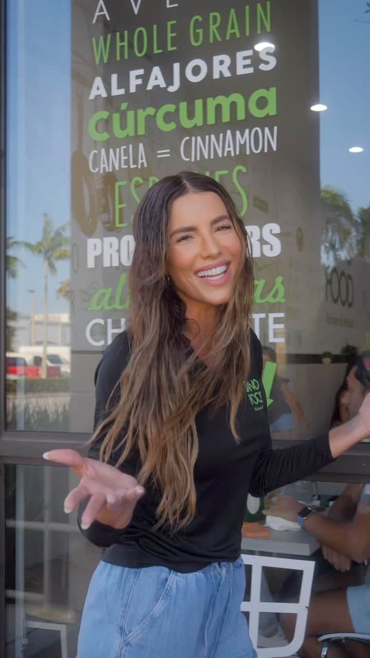 Gaby Espinoのインスタグラム：「Obvioo q se puede comer rico y saludable!!! No sé q seria de mí, sin ellos jaja 🙌🏼🙌🏼🙌🏼🙌🏼 los amooo @sanofoodmiami 💚💚💚💚」