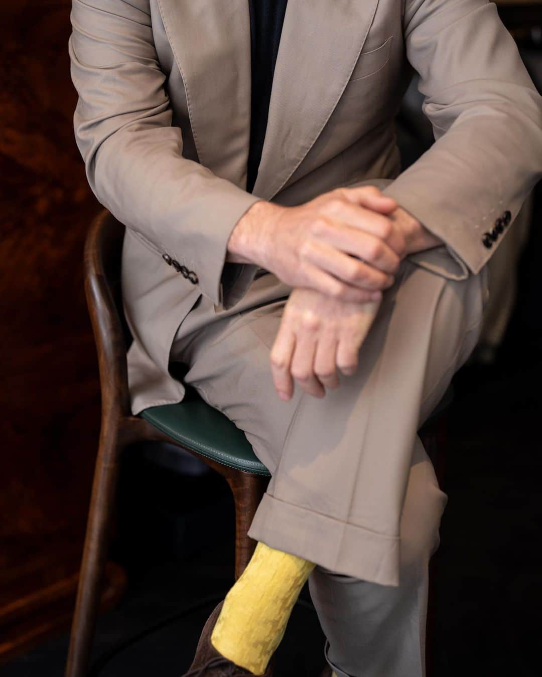 エドワード セクストンさんのインスタグラム写真 - (エドワード セクストンInstagram)「We love subtle pops of colour to bring a little personality and flair to an otherwise classic ensemble, as showcased by @dmontefiore. Shoes by @gazianogirling.   #edwardsexton #savilerow #menswear #london #tailoring #sartorial」8月27日 1時35分 - edwardsexton