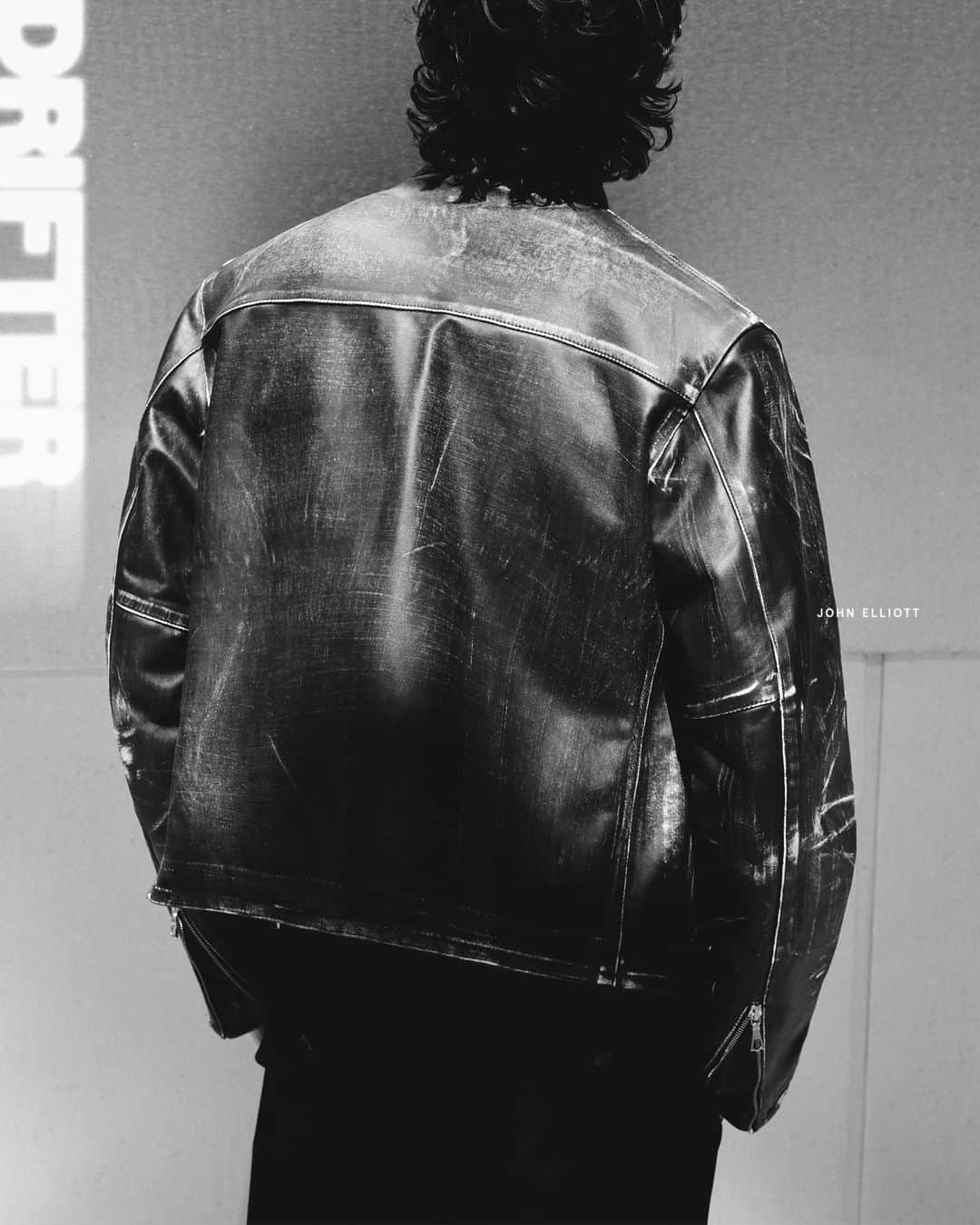 ジョン エリオットのインスタグラム：「Drifter Leather. Sunday, 8.27.」