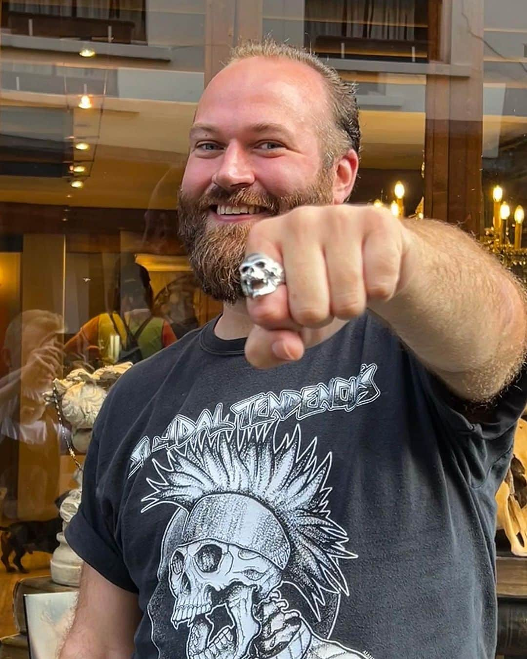 クレイジーピッグのインスタグラム：「Shoutout to @mattsmithcomedy our latest Competition Winner!! Today he claimed his 1st place prize in person: The Plague Skull Ring COMPLETELY FREE 🔥 Be like Matt and make sure you enter our next competition - coming soon 👀 because you too could walk into the shop, pick a ring and walk out without paying a penny 🔥🔥🔥  And Matt; we were ever so tempted to give you another one after those De Nata custard Tarts 😮‍💨 a great a end to the day thanks for those! 🤤 . . . . #skull #ring #competition #winner #comedian #free #silver #sterling #metal #rocknroll #win」