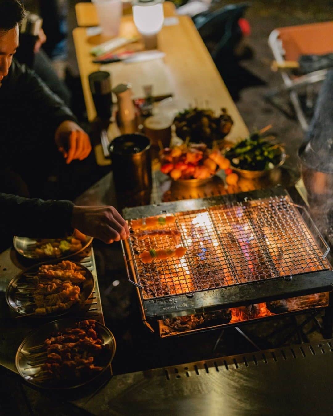 Snow Peak USAのインスタグラム：「Find tasty recipes to try for your next barbecue or cookout. Head to the blog for a round-up of our favorites, like Takibi Yakitori 🔥   #snowpeakusa #takibitime #campcooking #camprecipes #noasobi」