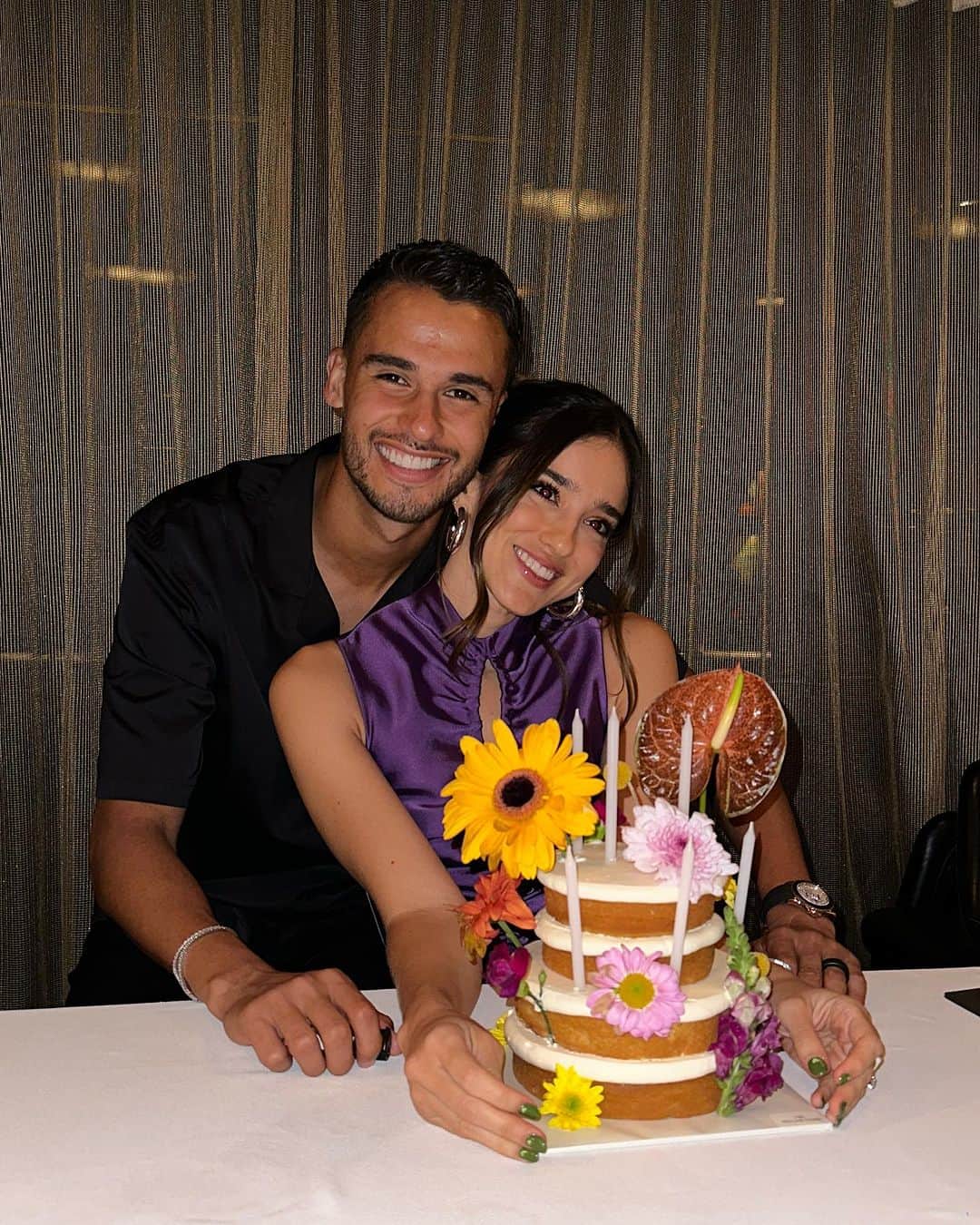 ディエゴ・レジェスのインスタグラム：「Feliz cumpleaños amorcito!! Que afortunado soy de tenerte en mi vida, que Dios bendiga tu vida y todos tus sueños se vuelvan realidad.  Te amo muchísimo disfruta mucho tu día princesa! 😍❤️🥳🎂」