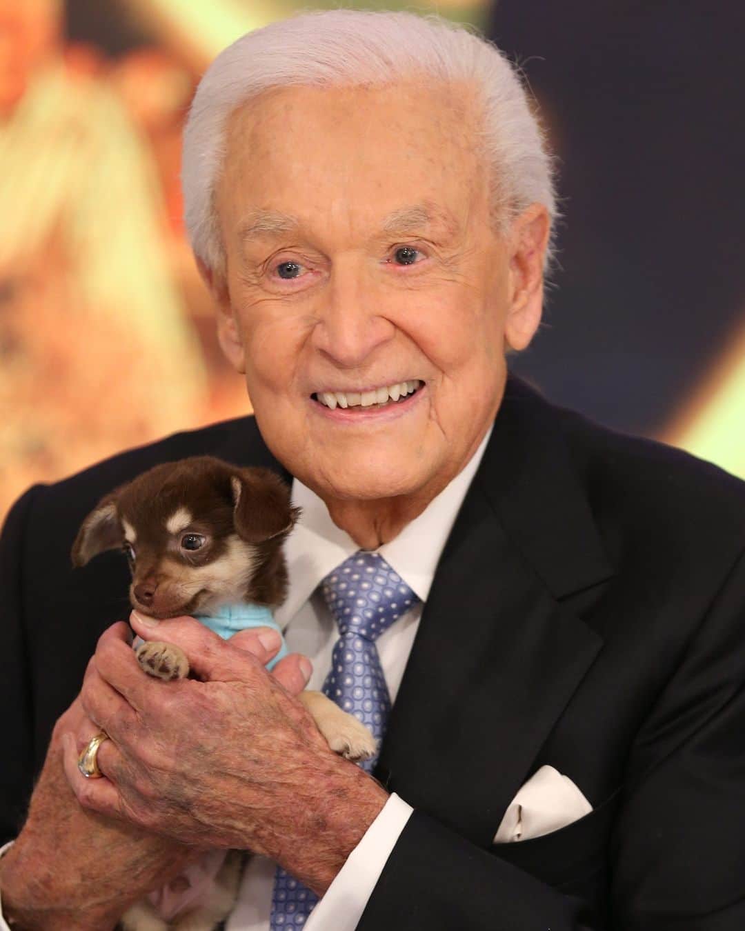 E! Onlineさんのインスタグラム写真 - (E! OnlineInstagram)「Hollywood has lost an icon. 💔 Bob Barker, the longest-running host of #ThePriceIsRight, has passed away at age 99. Link in bio for more. (📷: Getty, WireImage)」8月27日 2時15分 - enews