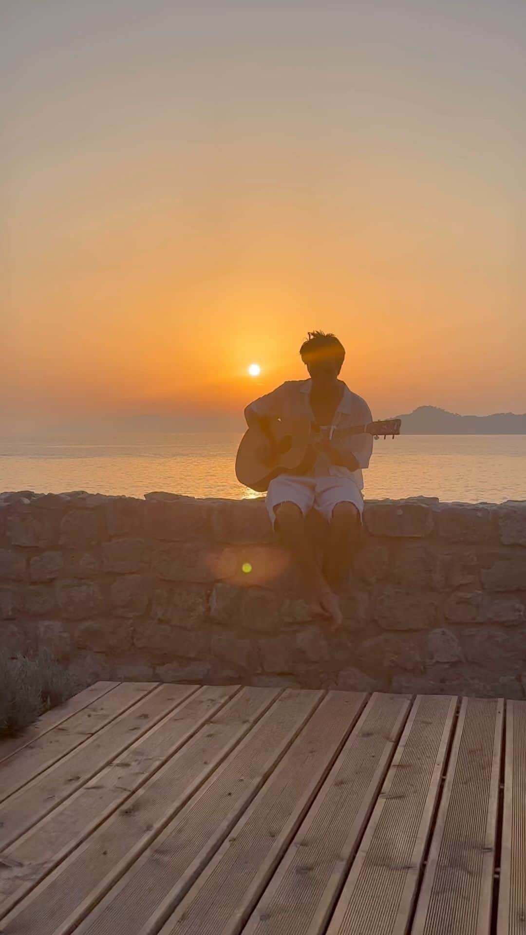 クルース・デイヴィッド・ベッカムのインスタグラム：「Here comes the sun ☀️」