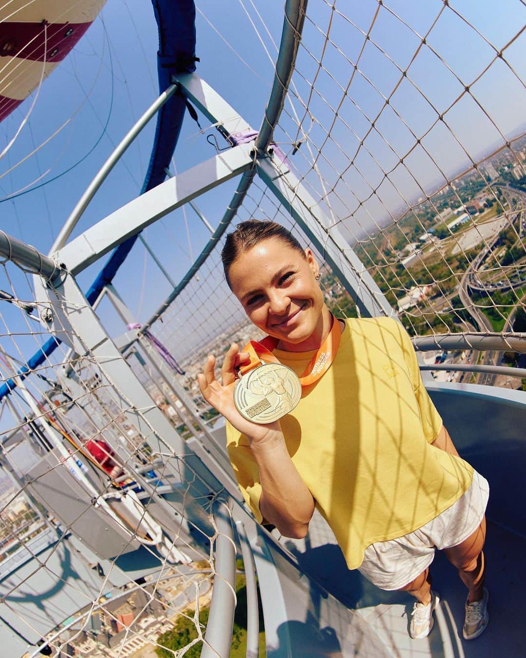 プーマのインスタグラム：「@ninakennedy_ is on top of the world. 🌏  Congratulations on your first pole vault world title, Nina. 🫶  #ForeverFaster」