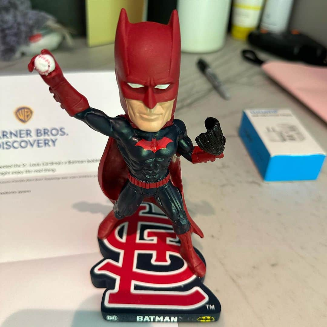 ジェームズ・ガンのインスタグラム：「Happy to have been gifted this St. Louis @cardinals Batman bobble head. #STL」