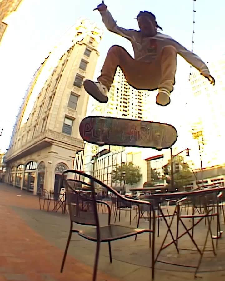 スラッシャーのインスタグラム：「🌁 @poohrail & @gbjasonross in the BURNT GRAVY video 📺 🎬 @calidan11」