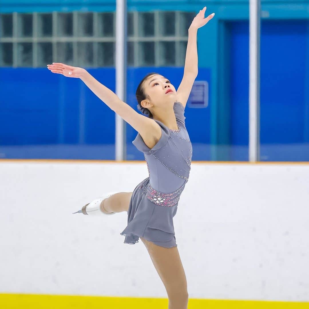 Skate Canadaさんのインスタグラム写真 - (Skate CanadaInstagram)「NextGen skaters gained valuable experience competing on the world stage this past week at the first ISU Junior Grand Prix of the season in Bangkok, Thailand 👏  Final results ⬇️   Women: 7 - @_hettyshi_  Men: 9 - @graysonrlong 11 - Rio Morita  Ice Dance: 4 - @laylaveillon_ & @alex_brandys 10 - @victoria_carandiuc23 & @andrei_carandiuc22 __________  Les patineurs de l’équipe NextGen ont acquis une expérience précieuse en concourant sur la scène mondiale la semaine dernière lors du premier Grand Prix junior ISU de la saison à Bangkok, en Thaïlande 👏  Résultats finaux ⬆️   📸 @gregkolz」8月27日 2時50分 - skate_canada